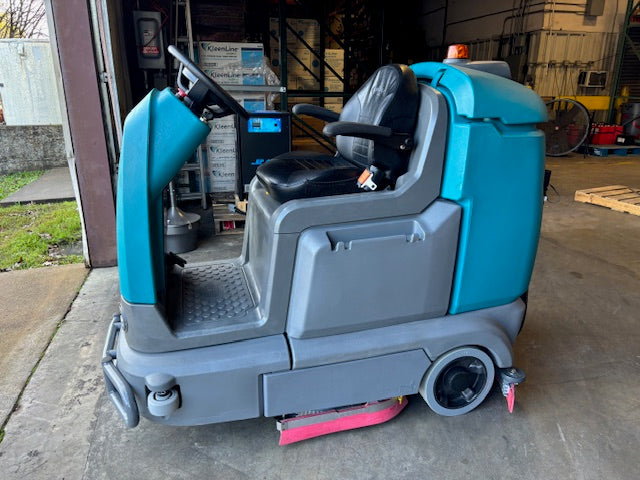 Refurbished Tennant T12, Rider Floor Sweeper-Scrubber, 32", 35 Gallon, Battery, Cylindrical, 9/1/1 Warranty