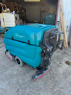 Refurbished Tennant 5700, Floor Sweeper Scrubber, 30 Gallon, Battery, Self Propel, Cylindrical
