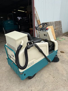 Refurbished Tennant 6100, Floor Sweeper, 30", Battery, Includes Off Asile Wand